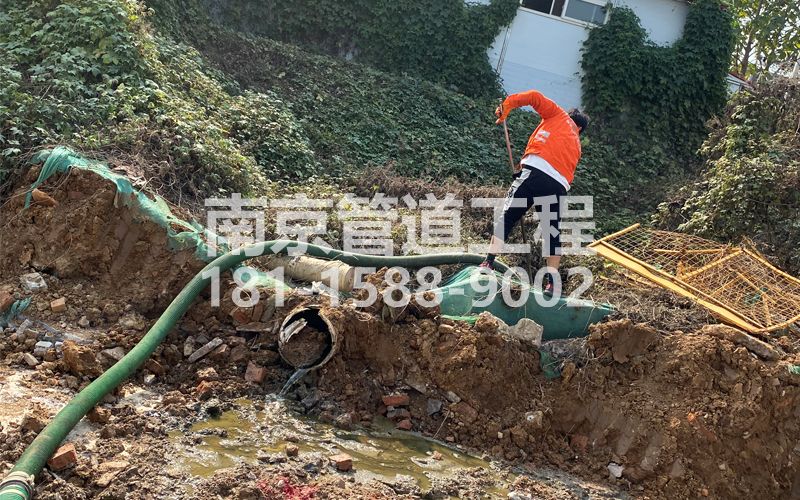 263玄武门工地化粪池清理