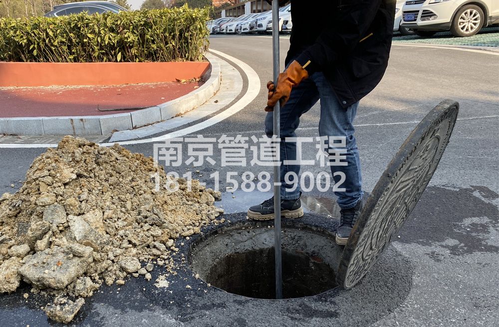 306玄武门管道油块清理